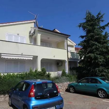 منزل للإقامة 1 *