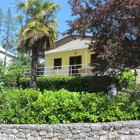 1 Holiday home