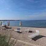 1 Gazde/Camere de închiriat *