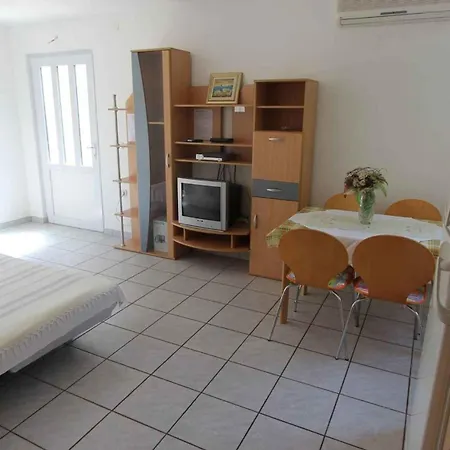 Ostanak kod kuće 1